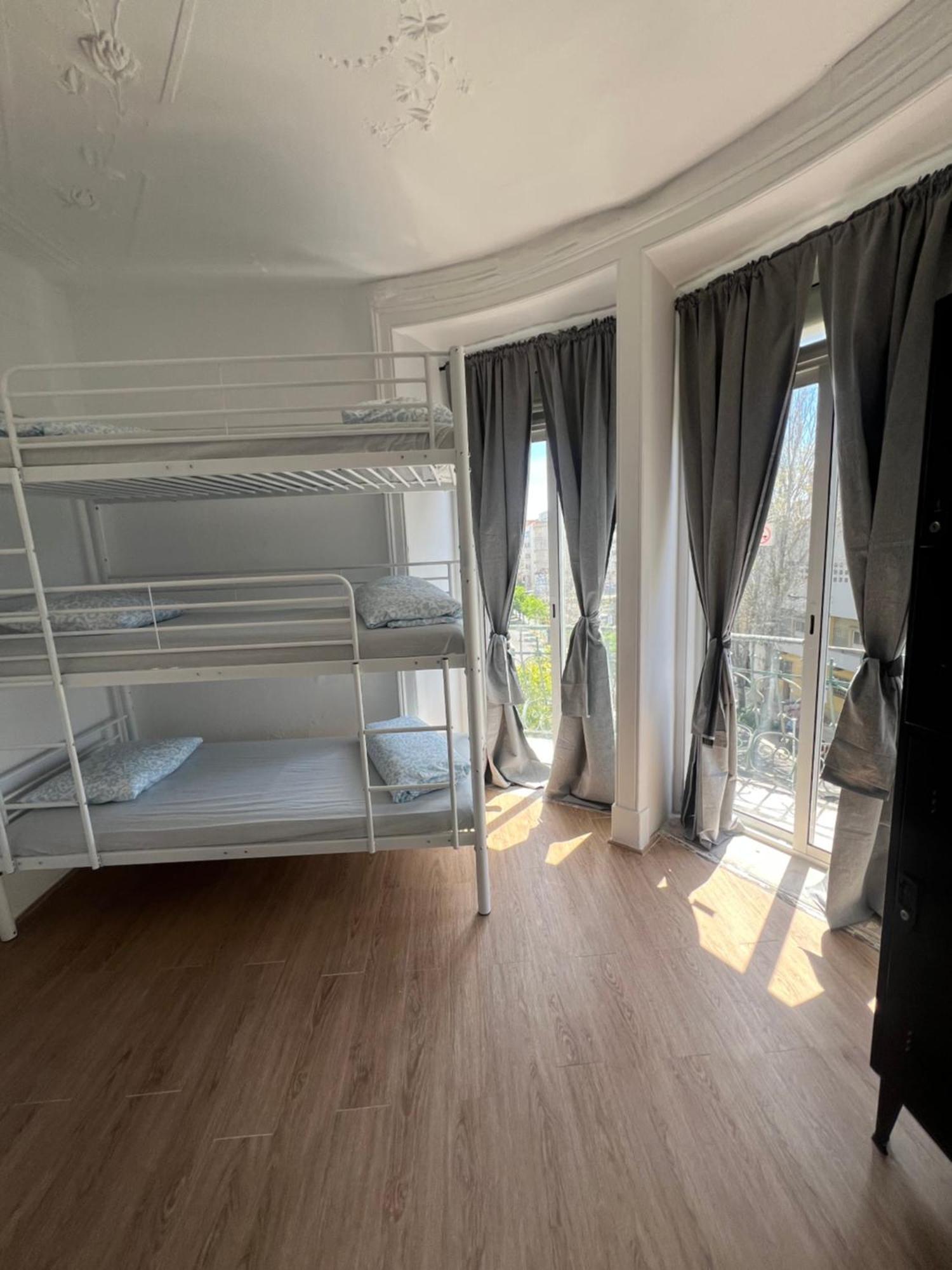 Bagetti Hostel Only For Girls Lisbon Exterior photo