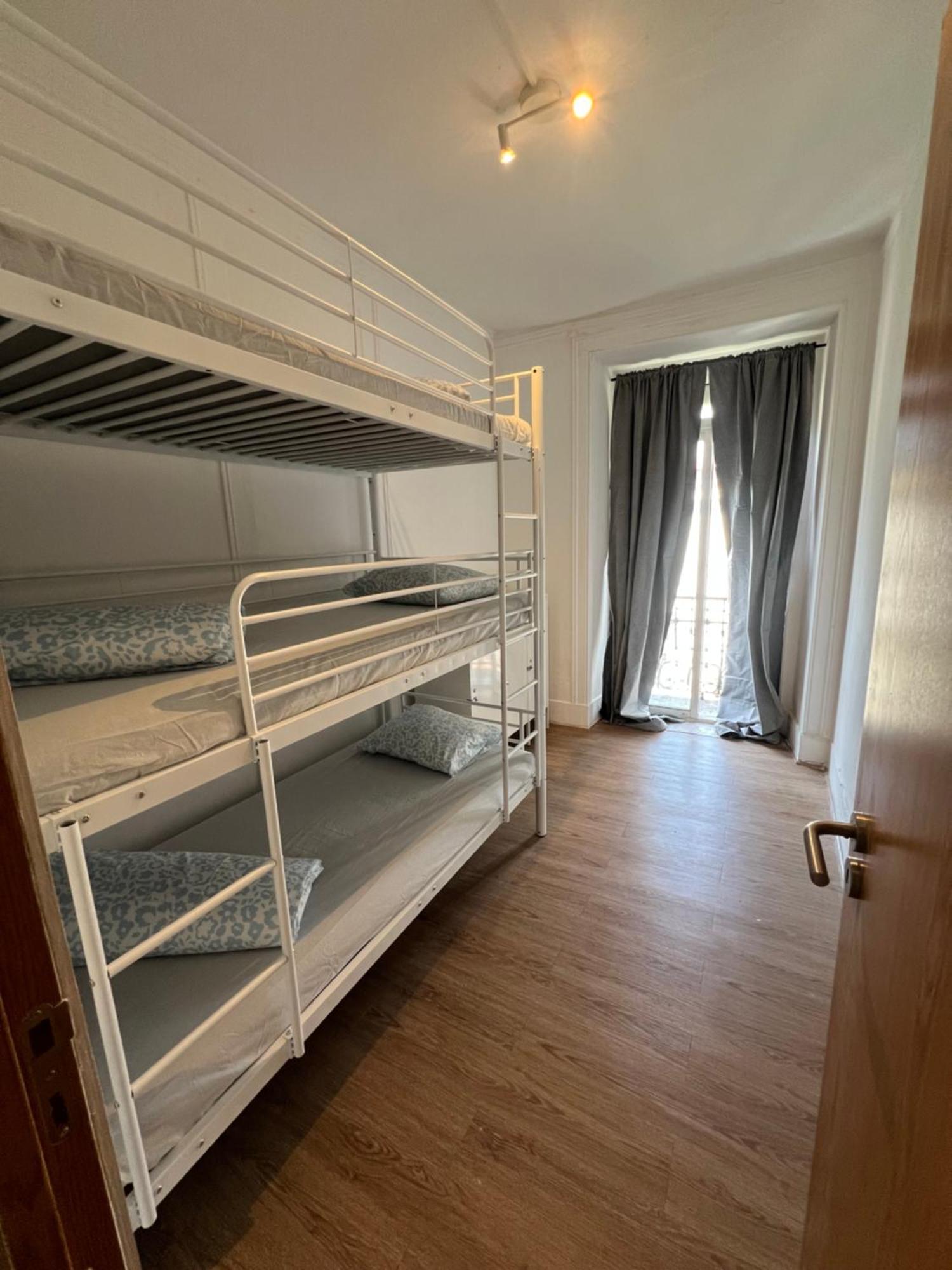 Bagetti Hostel Only For Girls Lisbon Exterior photo